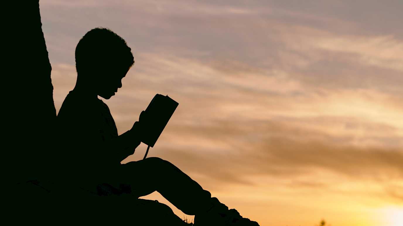 Child reading - Psychology News