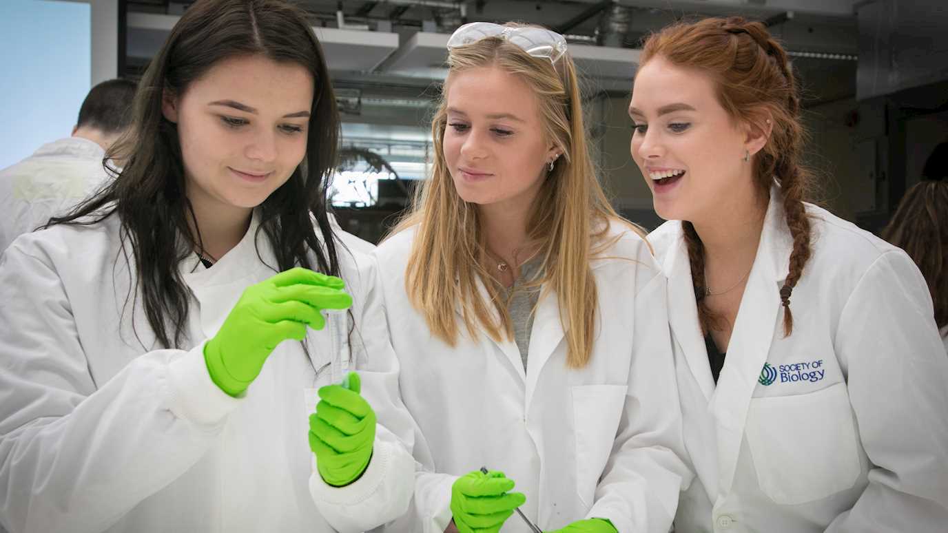 Three students in lab - RDD - Biological Sciences
