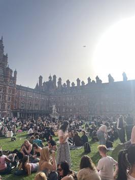 Students in quad with sunshine